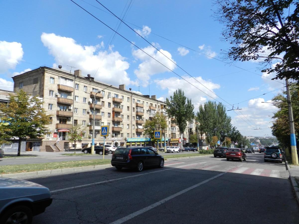 3-Room Apartment Near Inturist On Sobornyi Avenue 156, By Grandhome Zaporizhia Exterior foto